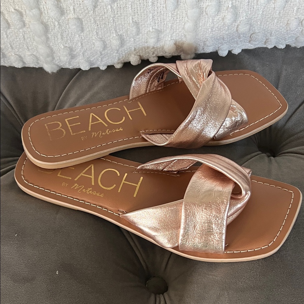BEACH by Matisse Metallic Rose Gold Twist Slide Sandals - Women